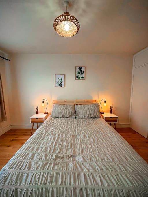 Bright & Spacious Split Level Flat In Kennington 런던 외부 사진