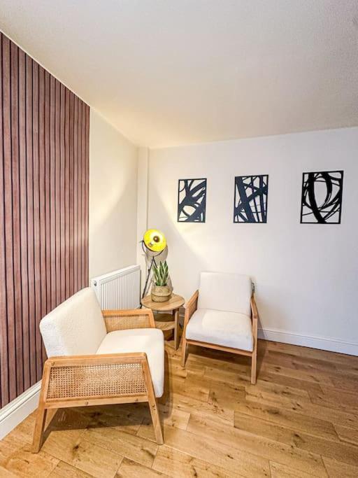 Bright & Spacious Split Level Flat In Kennington 런던 외부 사진