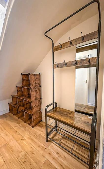 Bright & Spacious Split Level Flat In Kennington 런던 외부 사진