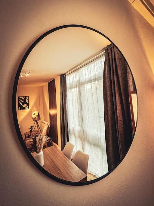 Bright & Spacious Split Level Flat In Kennington 런던 외부 사진
