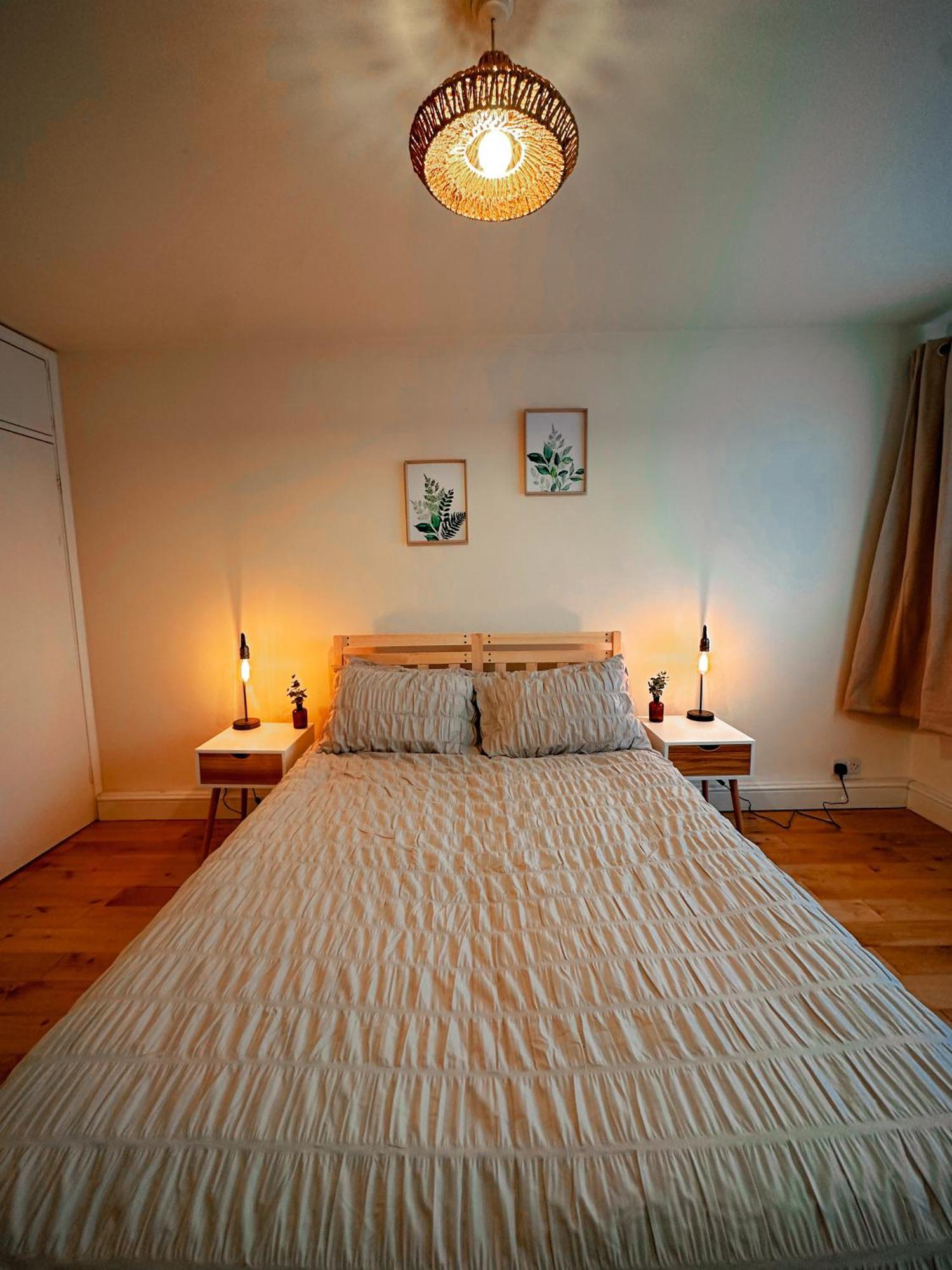 Bright & Spacious Split Level Flat In Kennington 런던 외부 사진